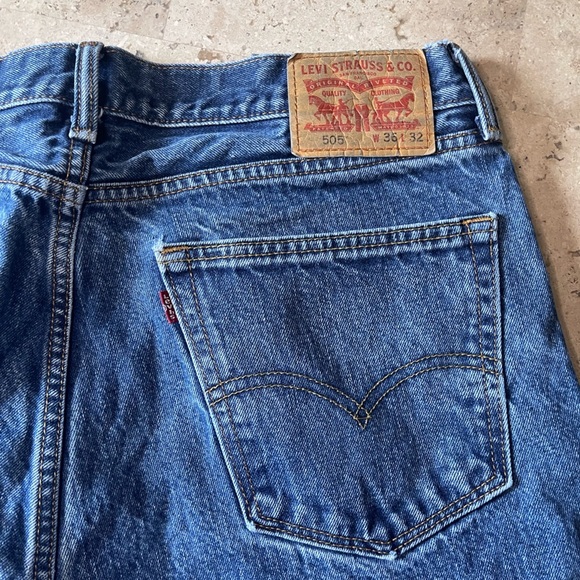 Classic Blue Levi’s Denim Jeans - Picture 6 of 6
